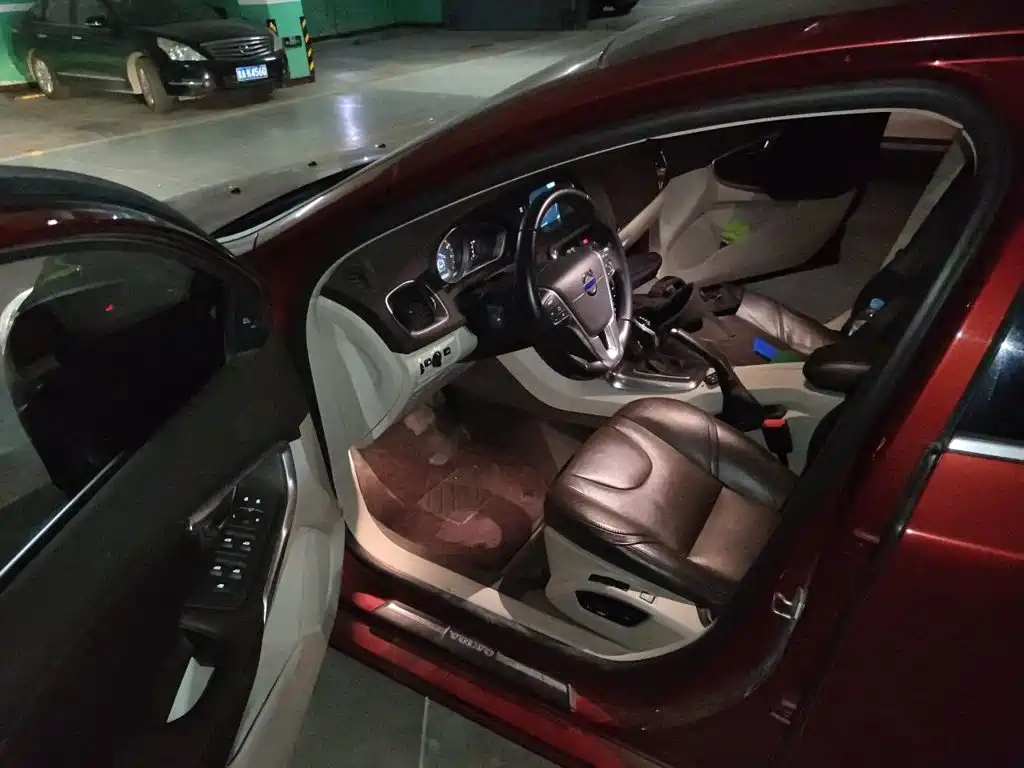 Volvo V40 — миниатюра 17