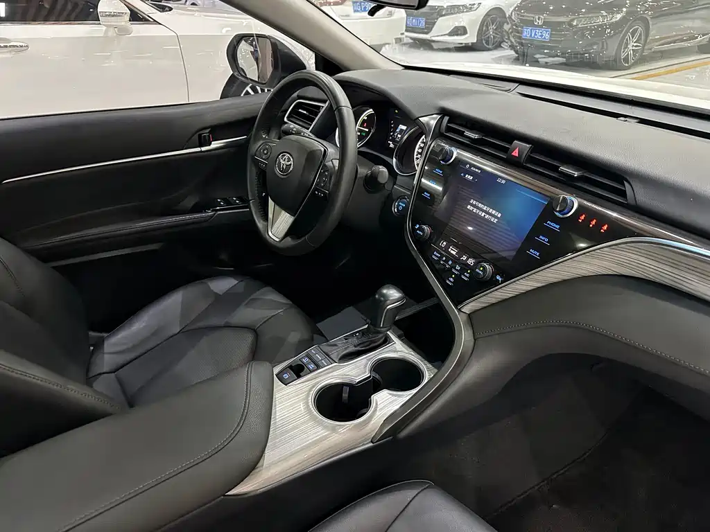 Toyota Camry — миниатюра 9