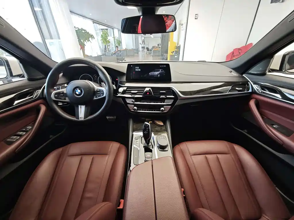 BMW 5 Series — миниатюра 9