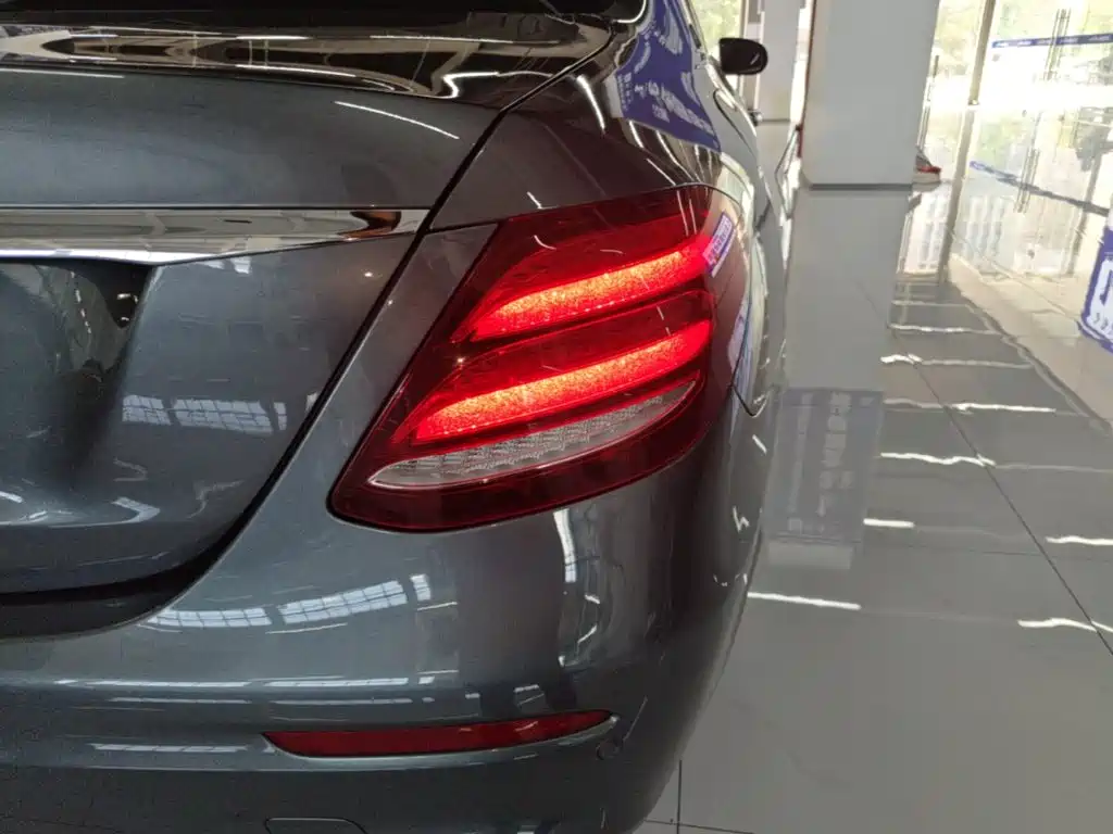 Mercedes-Benz E-Class — миниатюра 8