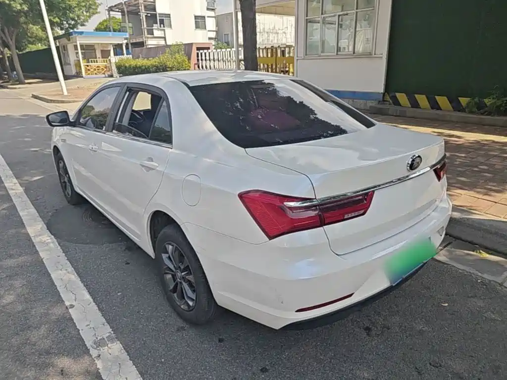 BYD Qin — миниатюра 5