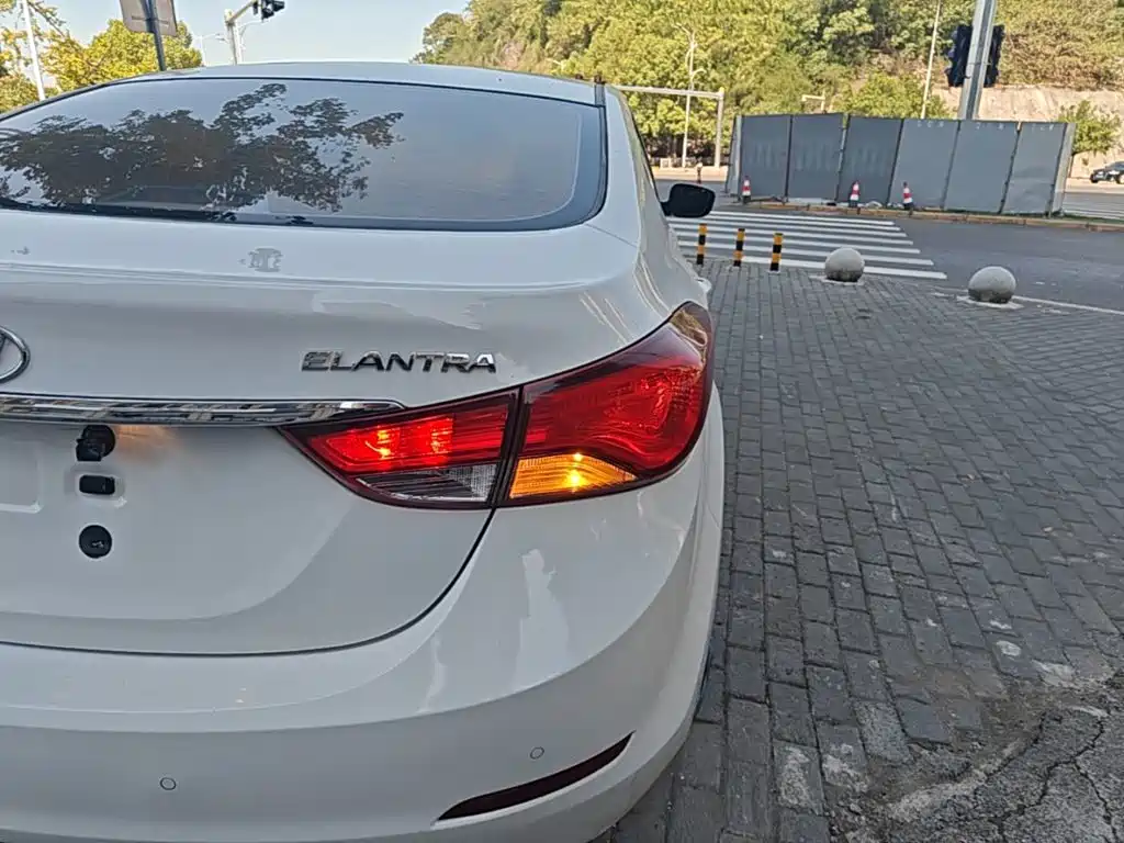 Hyundai Elantra Langdong — миниатюра 8