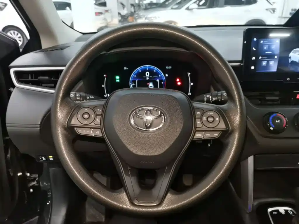 Toyota Corolla Cross — миниатюра 11