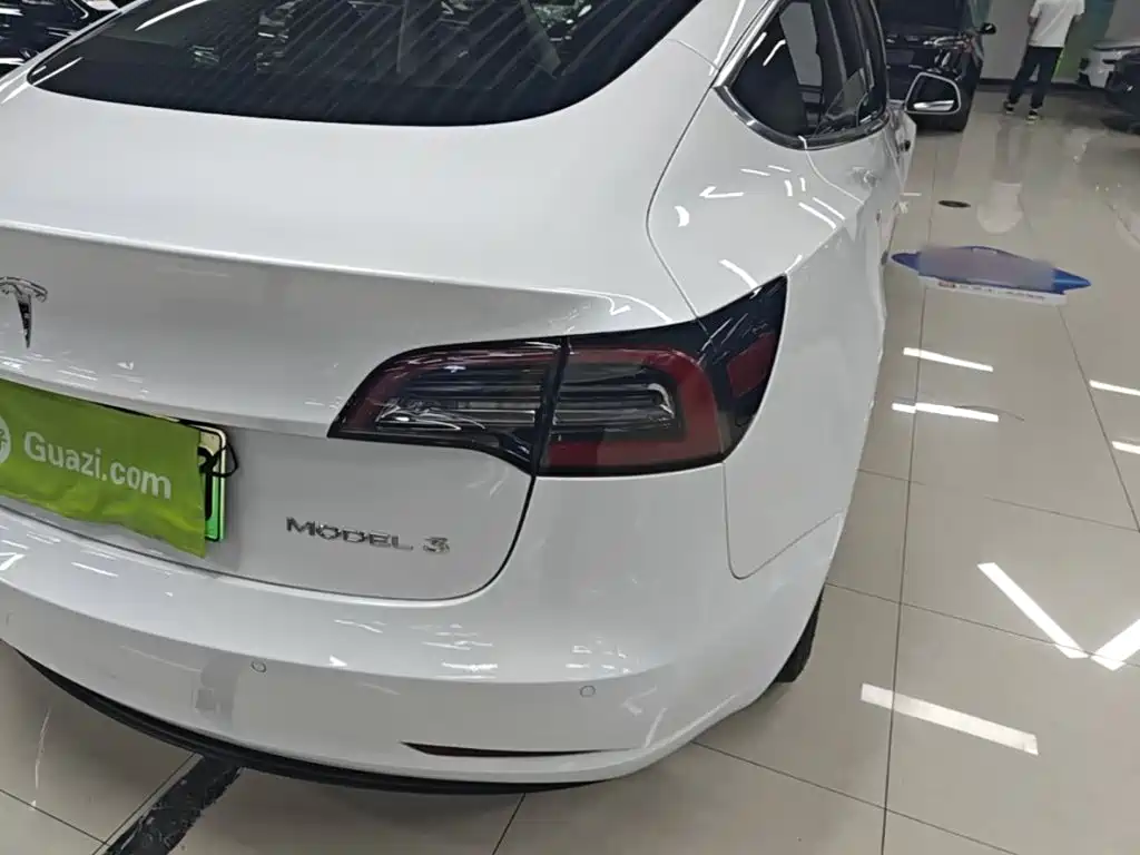 Tesla Model 3 — миниатюра 8