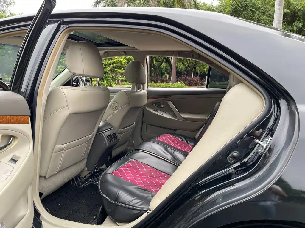 Toyota Camry — миниатюра 5