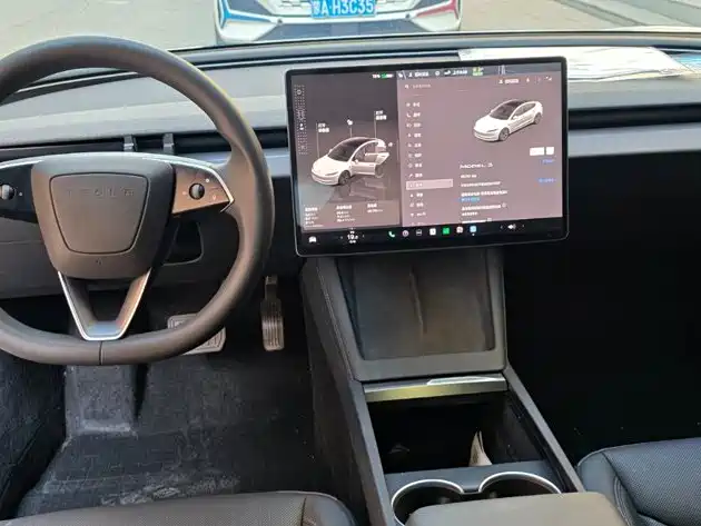 Tesla Model 3 — миниатюра 4