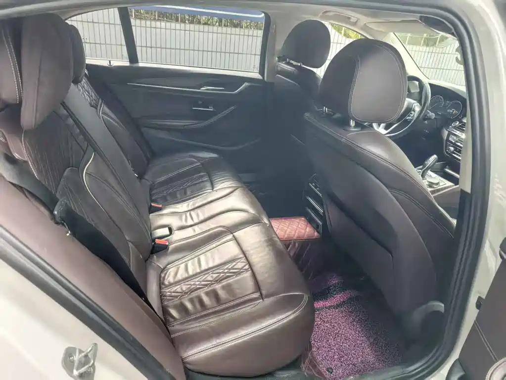 BMW 5 Series — миниатюра 12
