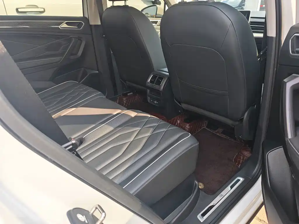Volkswagen Tiguan L — миниатюра 13