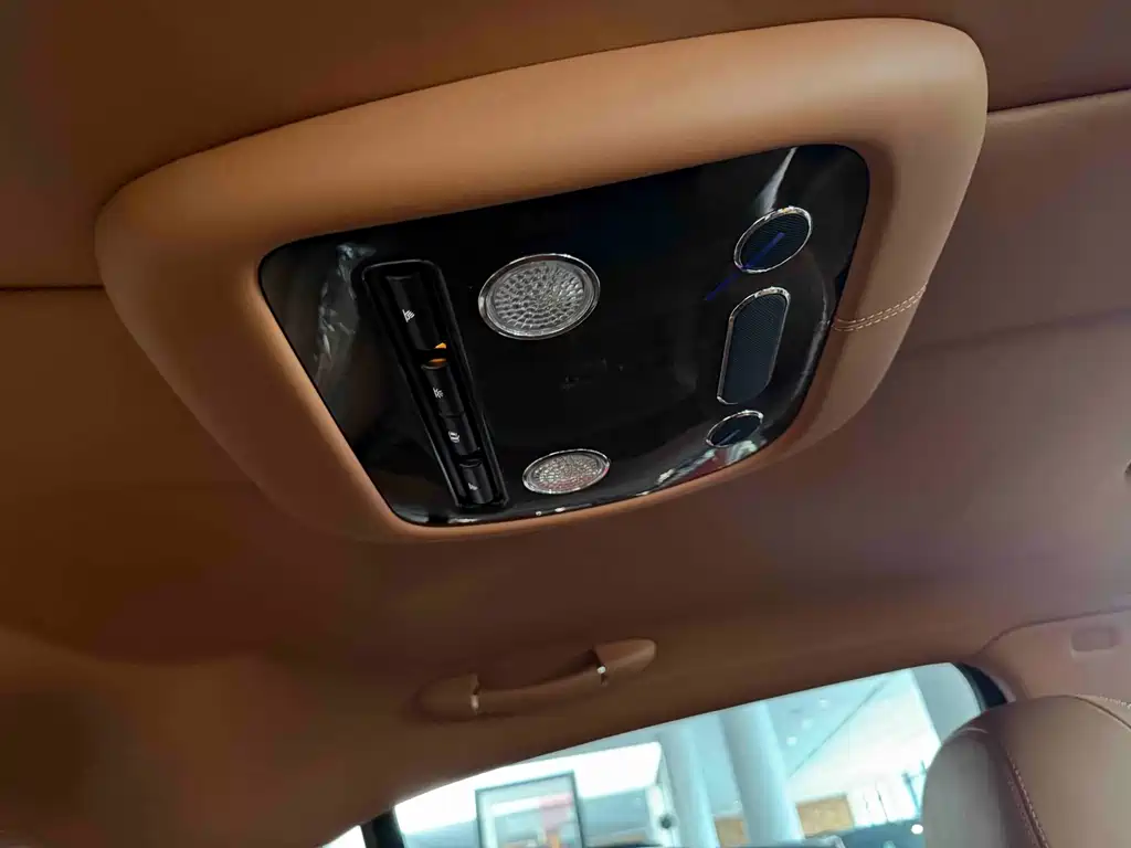 Bentley Flying Spur — миниатюра 24