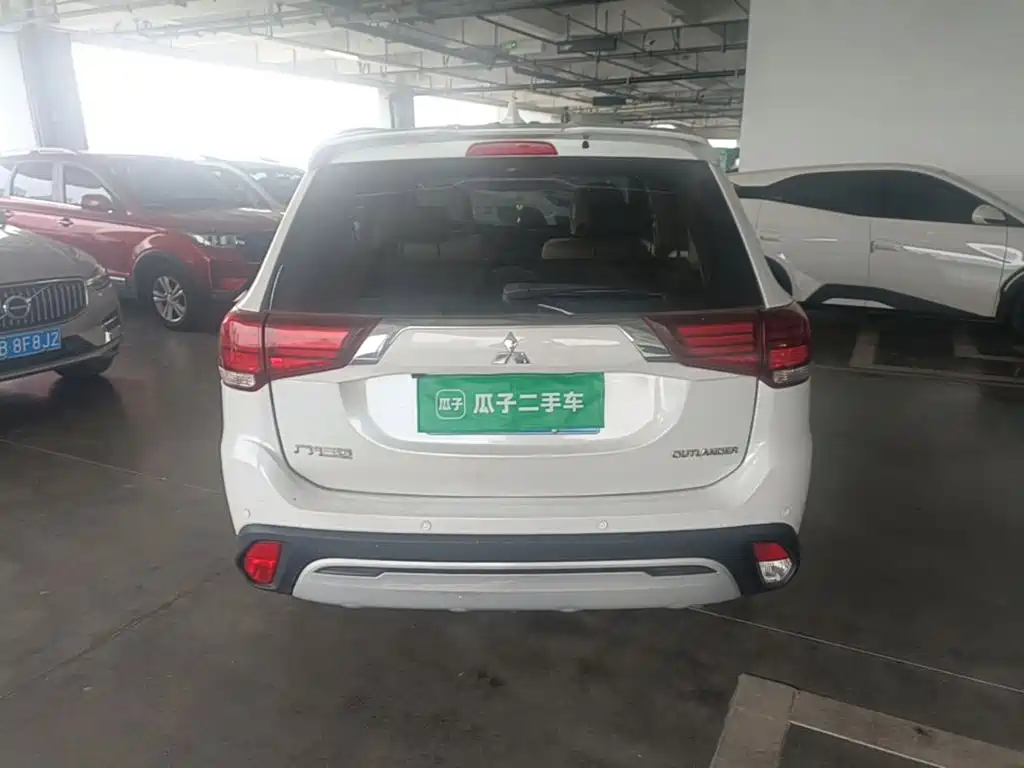 Mitsubishi Outlander — миниатюра 6