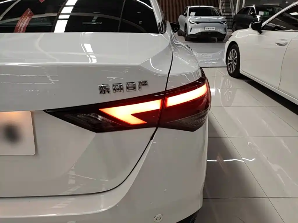 Nissan Sylphy — миниатюра 8