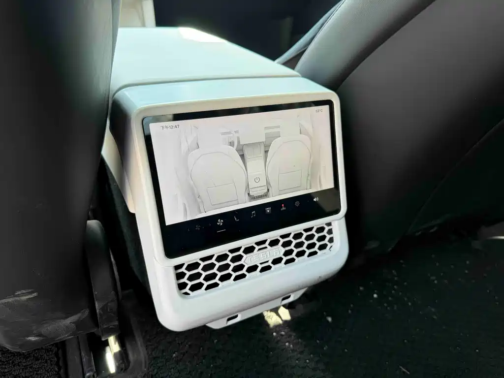 Tesla Model 3 — миниатюра 6