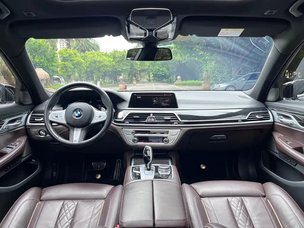 BMW 7 Series — миниатюра 8