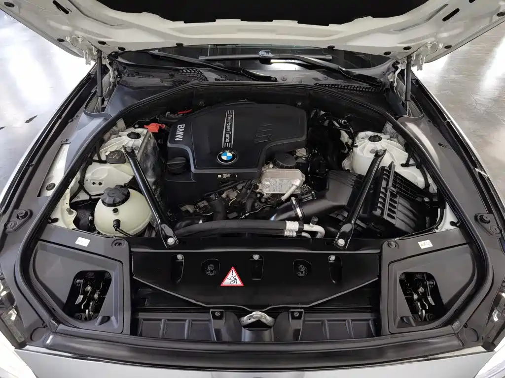 BMW 5 Series — миниатюра 6