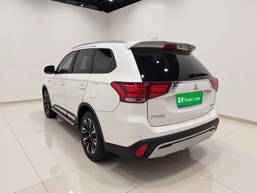 Mitsubishi Outlander — миниатюра 5