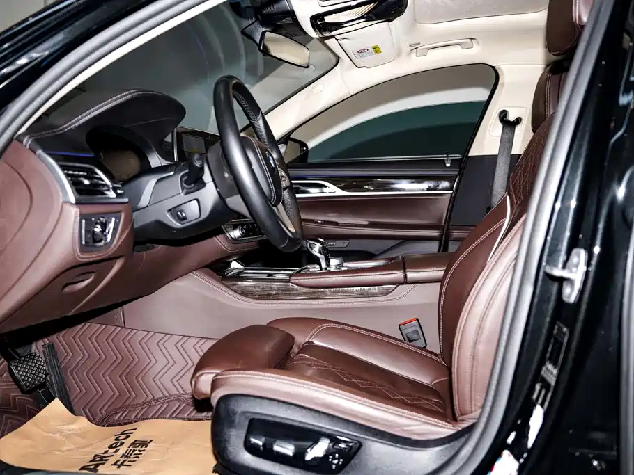 BMW 7 Series — миниатюра 19