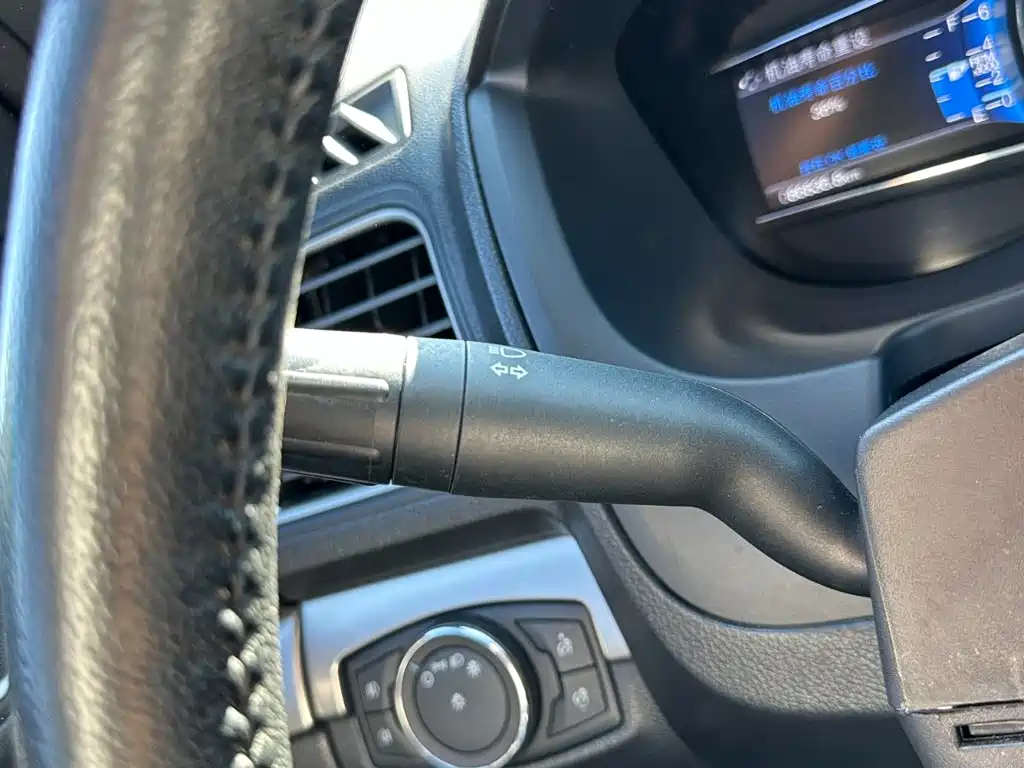 Ford Explorer (Import) — миниатюра 25