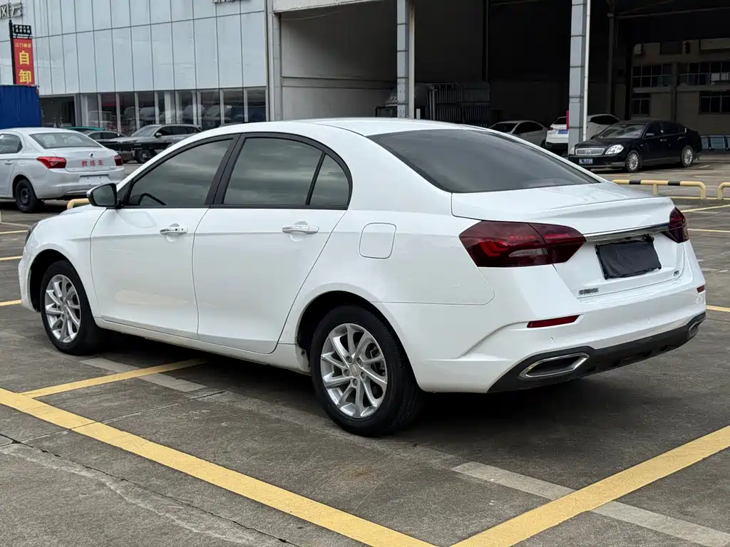 Geely Emgrand — миниатюра 6