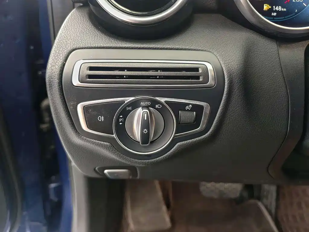 Mercedes-Benz C-Class — миниатюра 13