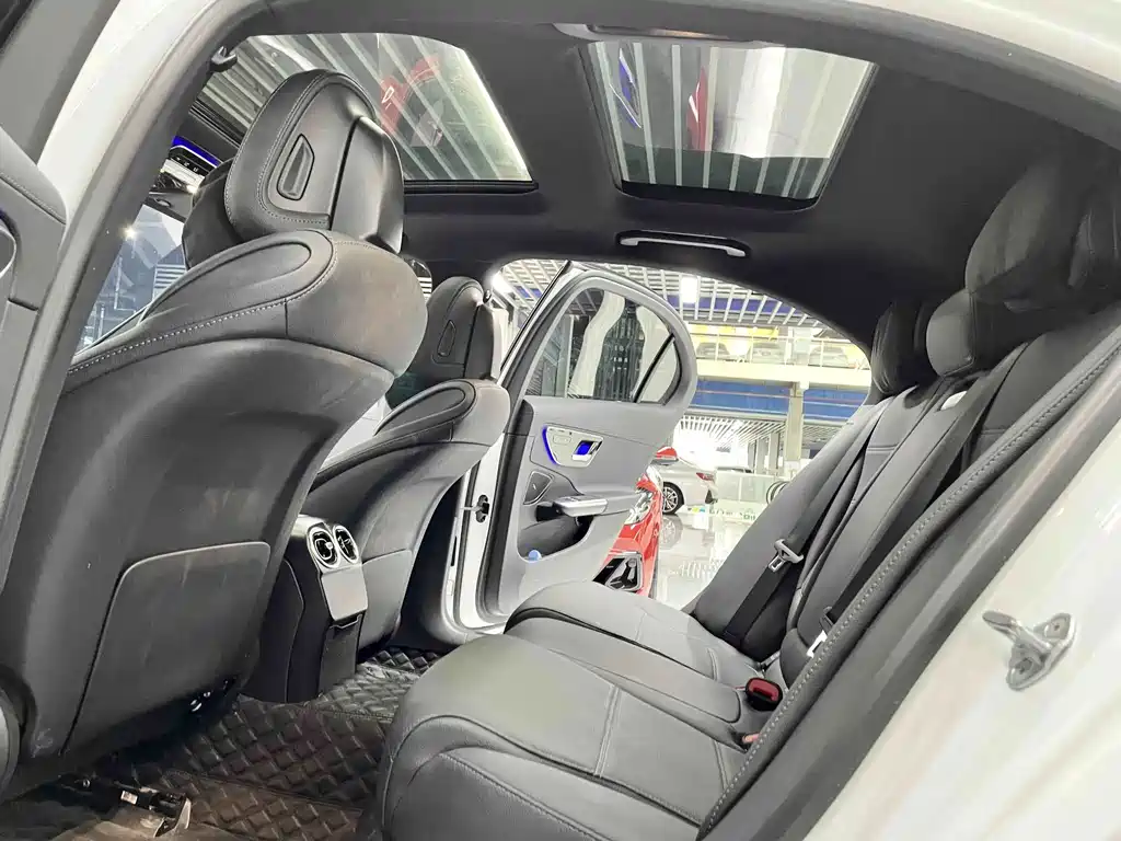 Mercedes-Benz C-Class — миниатюра 8