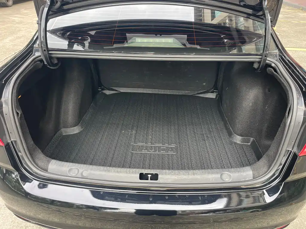 Volkswagen Lavida — миниатюра 10