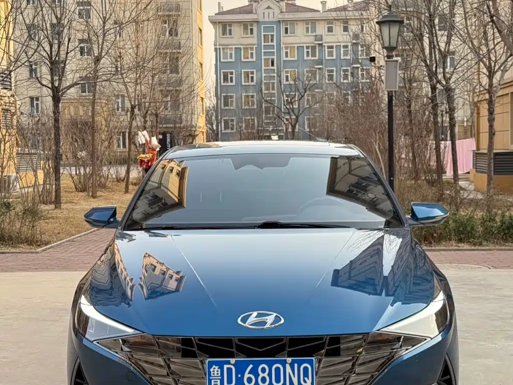 HYUNDAI ELANTRA