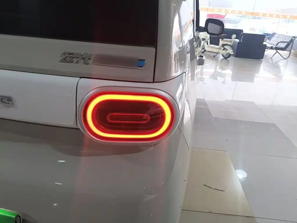 Wuling MINIEV — миниатюра 8
