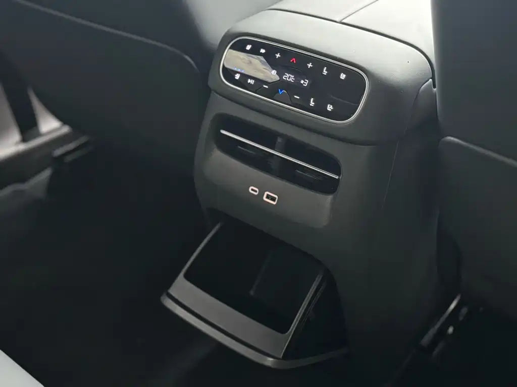Leapmotor Leapmotor C11 — миниатюра 12
