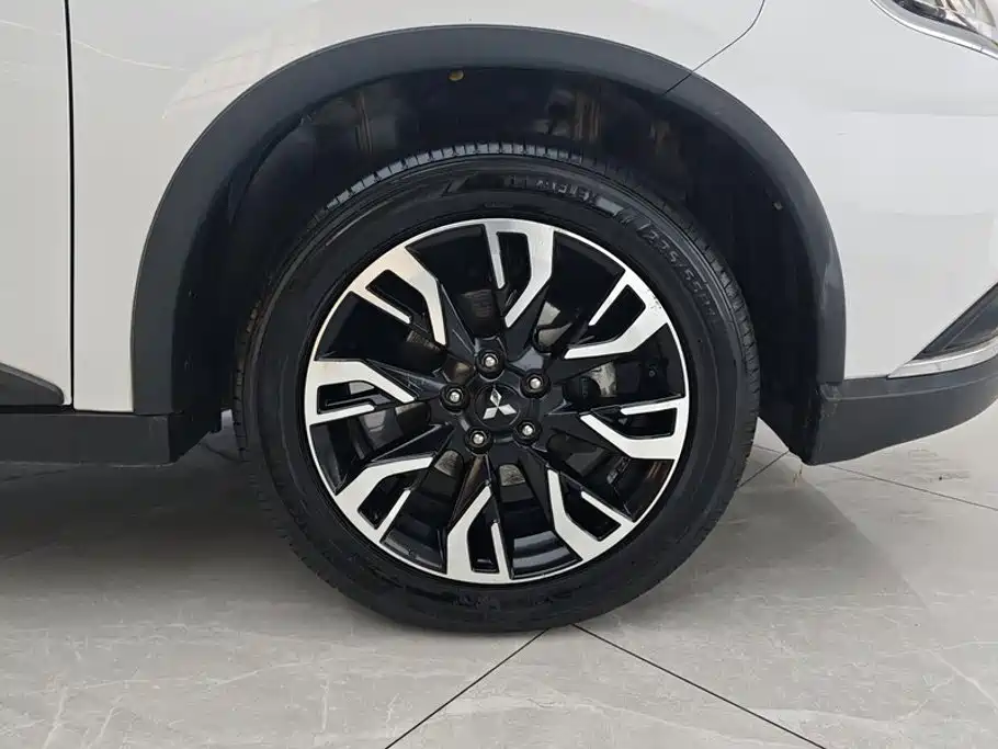 Mitsubishi Outlander — миниатюра 6
