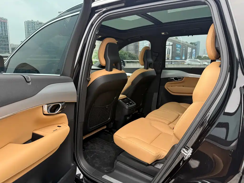 Volvo XC90 2018 T6 7 мест
