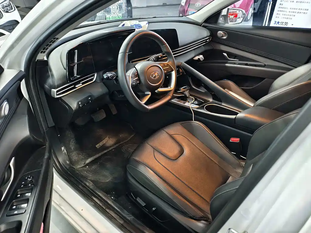Hyundai Elantra — миниатюра 2