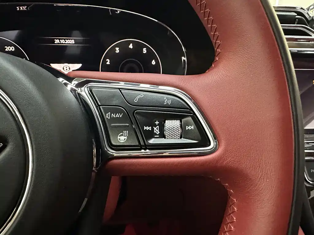 Bentley Bentayga 4.0T V8, фото 13