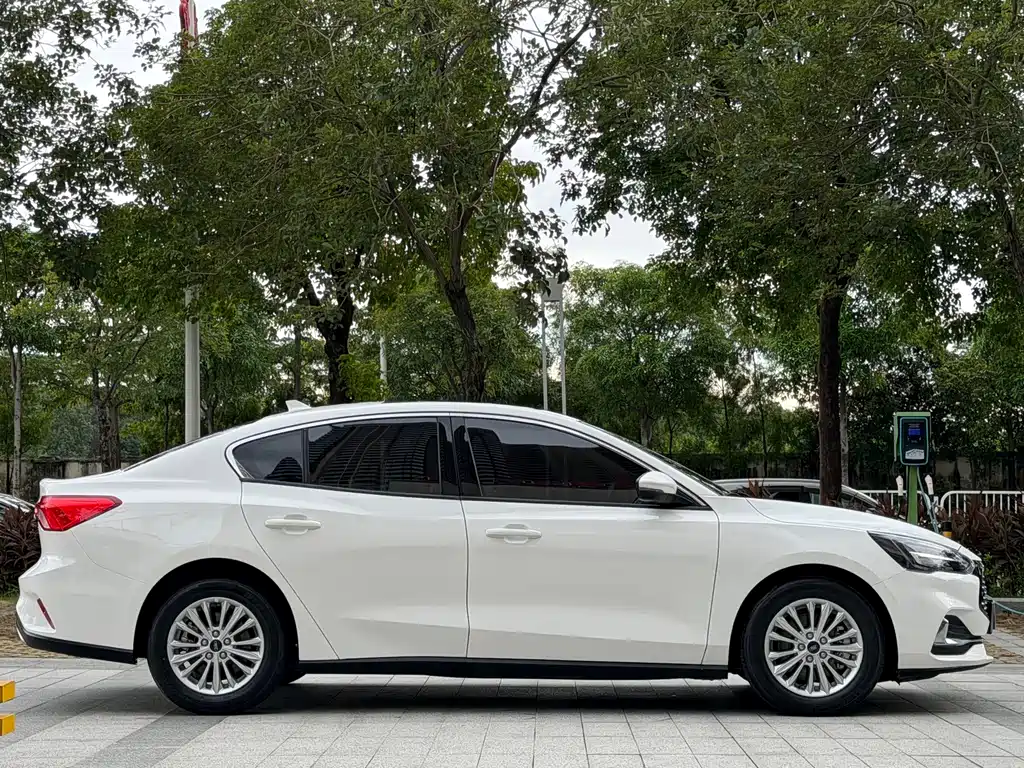 Ford Focus — миниатюра 4