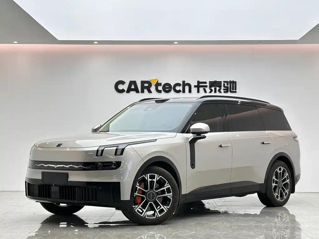 Lynk & Co 900