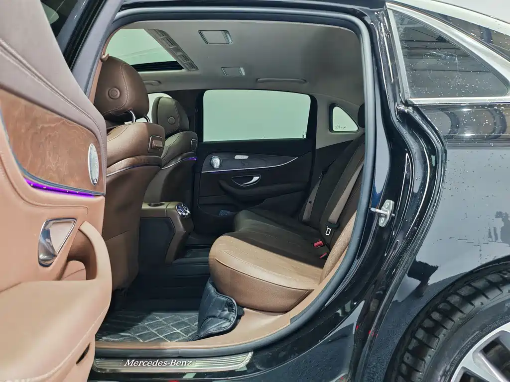 Mercedes-Benz E-Class — миниатюра 12