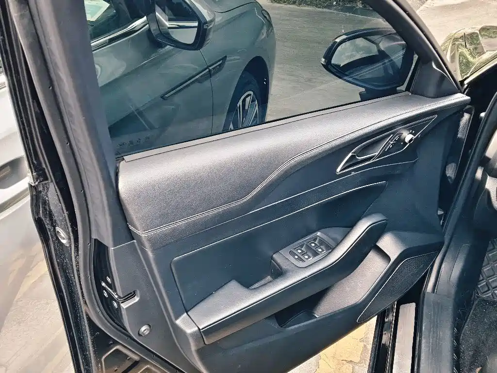 Hongqi Hongqi H5 — миниатюра 12