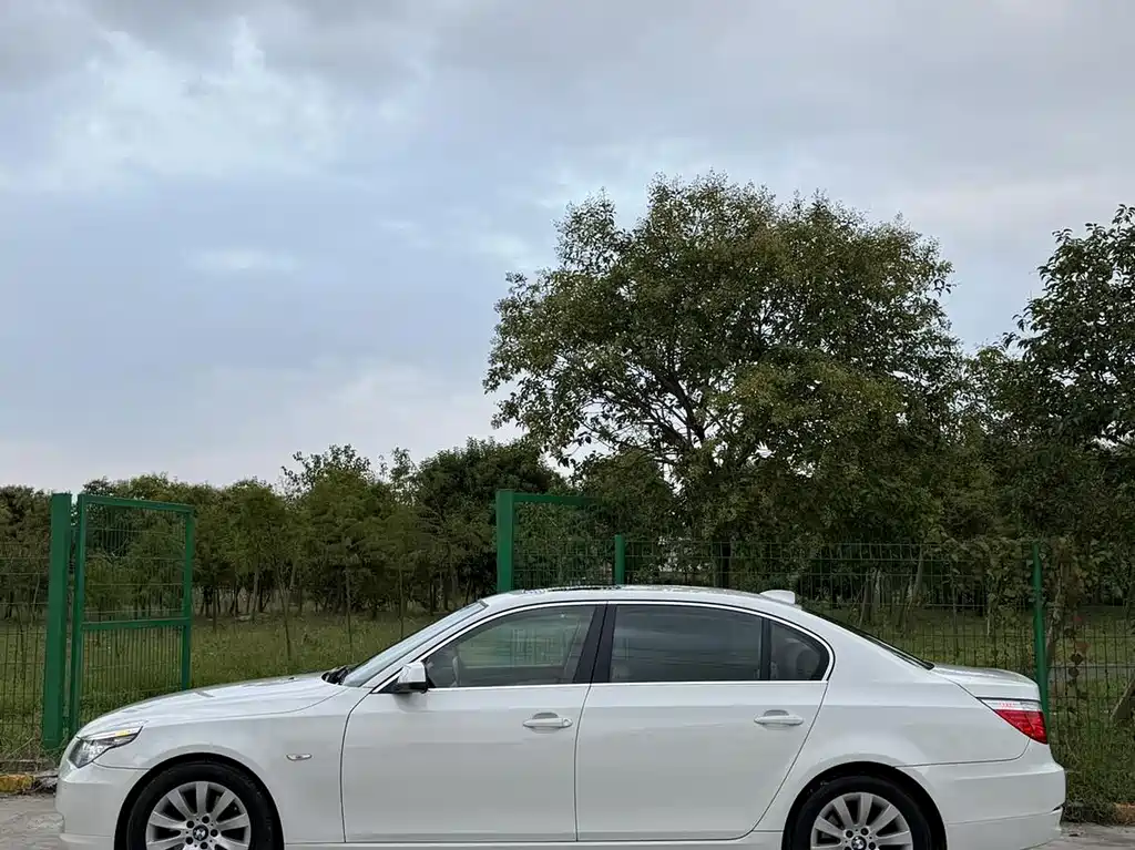 BMW 5 Series — миниатюра 14