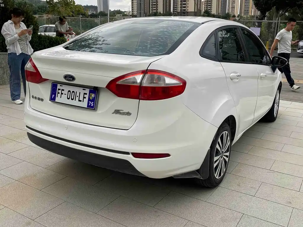 Ford Fiesta — миниатюра 6