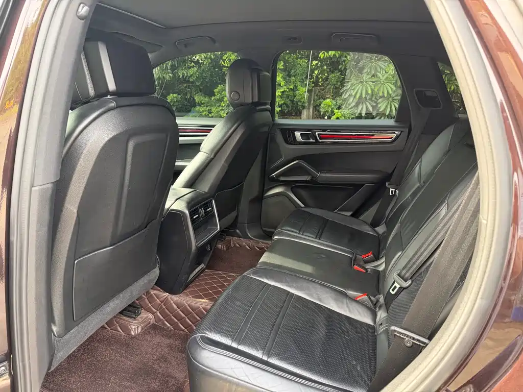 Porsche Cayenne — миниатюра 5