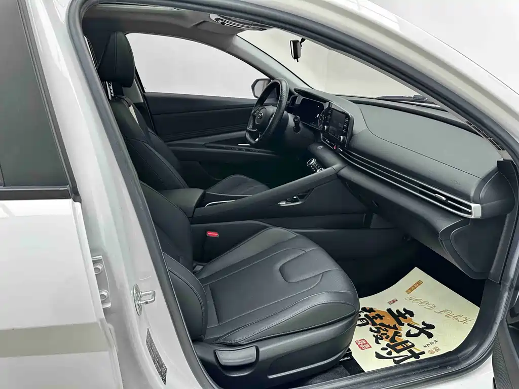 Hyundai Elantra — миниатюра 16