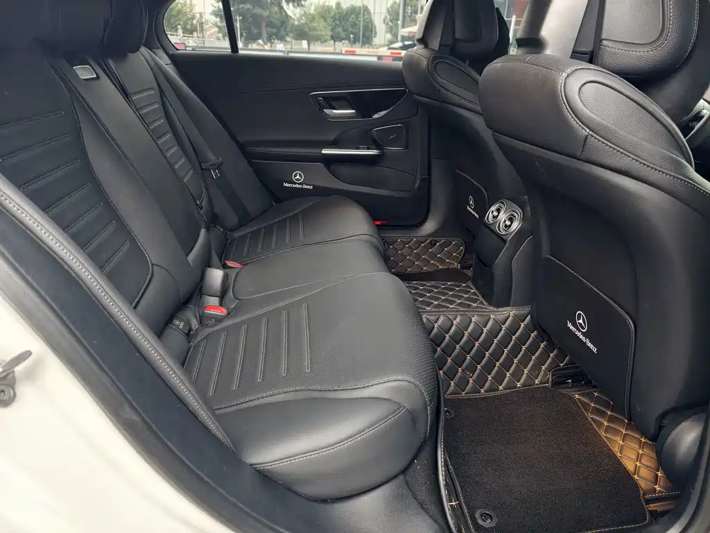 Mercedes-Benz C-Class — миниатюра 17