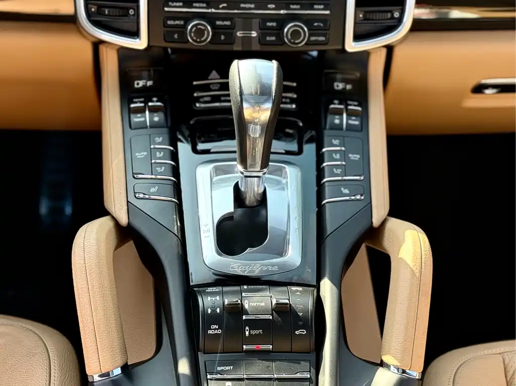 Porsche Cayenne — миниатюра 12