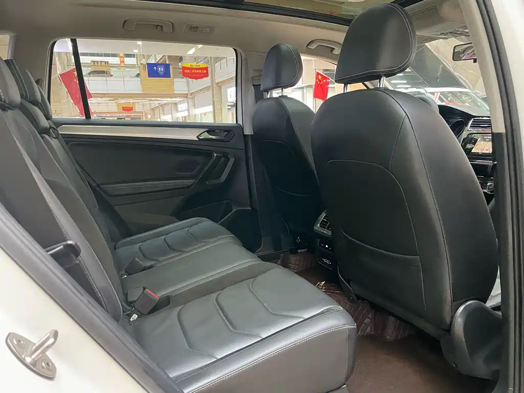 Volkswagen Tiguan L — миниатюра 8