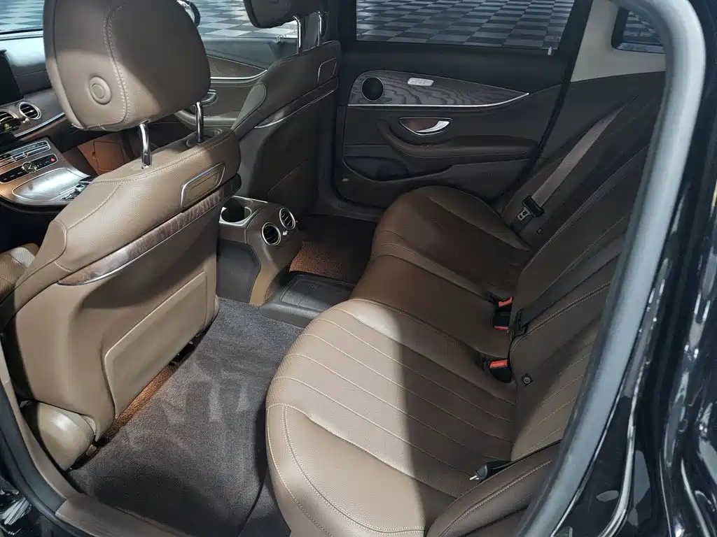 Mercedes-Benz E-Class — миниатюра 10