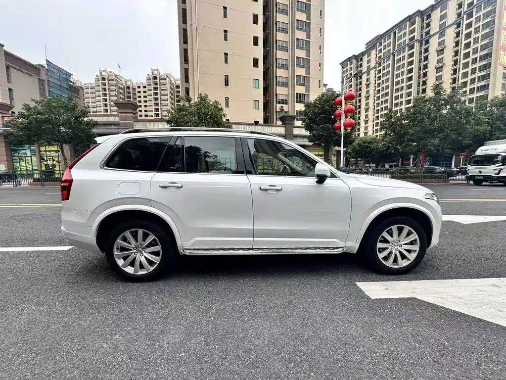 Volvo XC90 — миниатюра 4