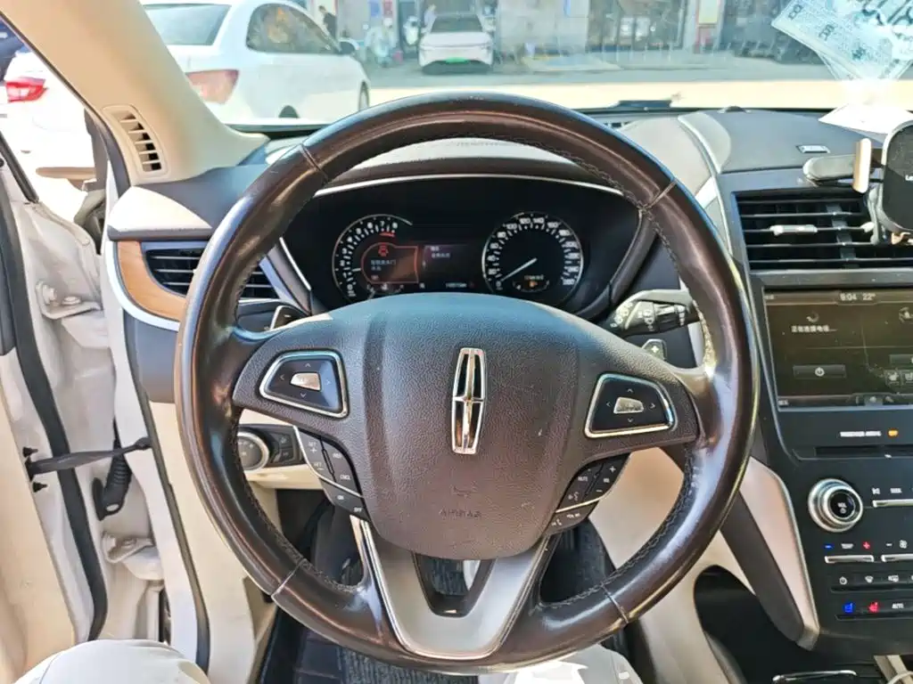 Lincoln MKC — миниатюра 11