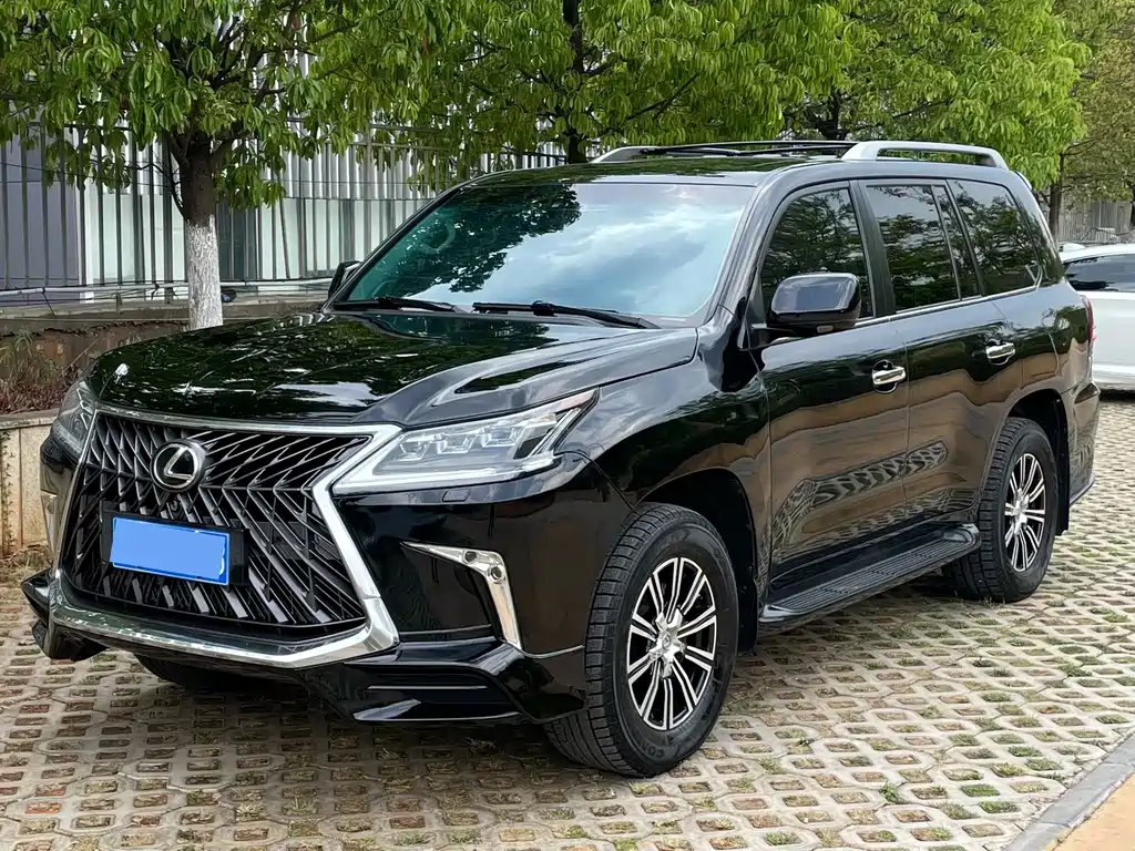 Lexus LX 2011