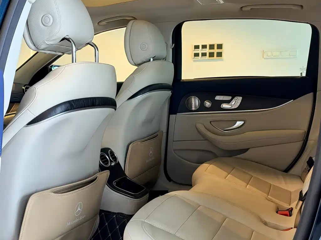 Mercedes-Benz E-Class — миниатюра 6