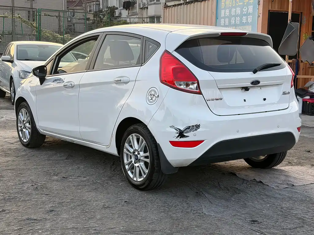 Ford Fiesta 2013 1.5L AT Fashion