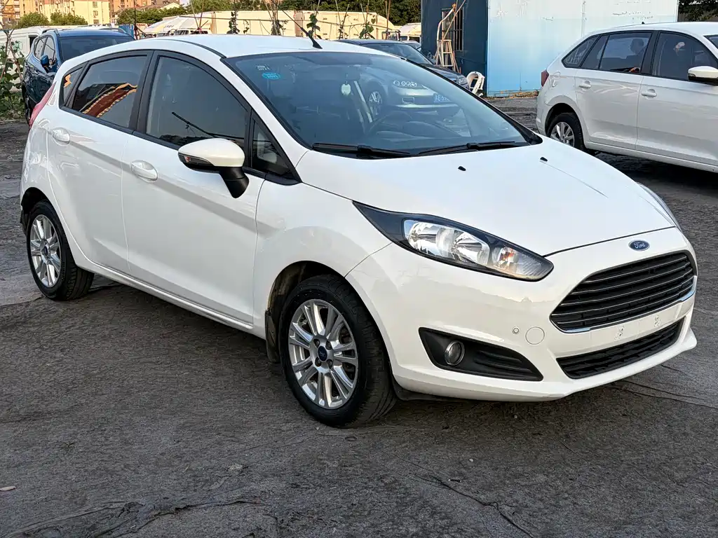 Ford Fiesta 2013 1.5L AT Fashion